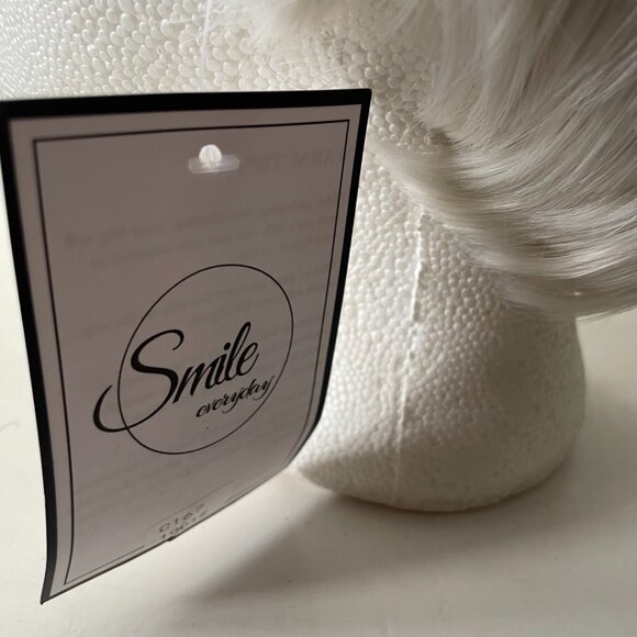 Short White Costume Wig - Picture 10 of 13